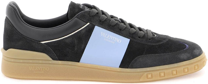LOW TOP UPVILLAGE SNEAKERS