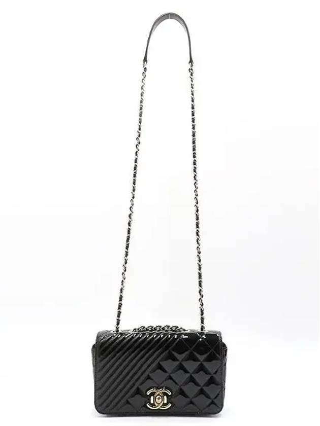 A92796 Black Patent Chevron COCO Boy Silver Logo Chain Shoulder Bag Chanel