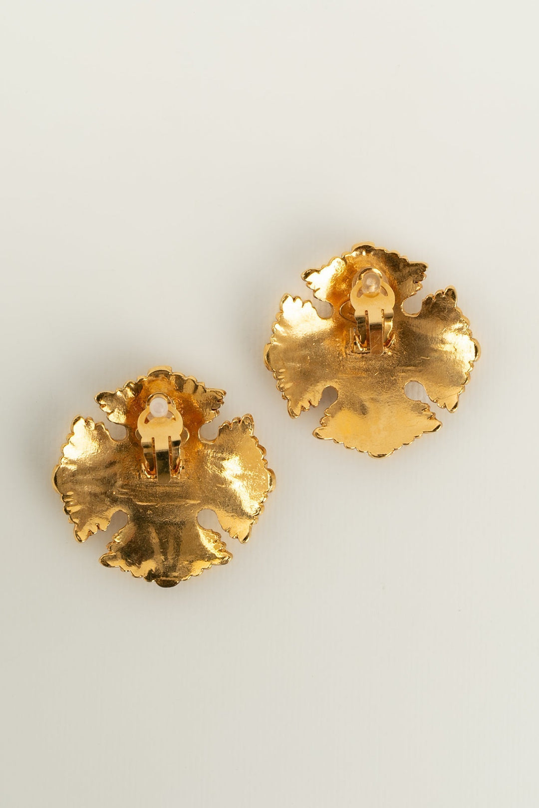 Boucles d'oreilles dor√©es Chanel
