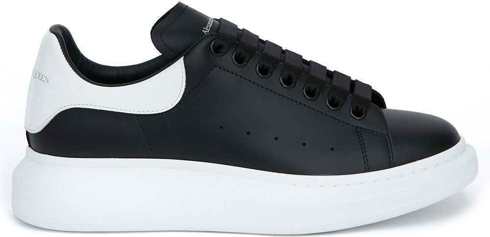 BLACK/WHITE OVERSIZED SNEAKERS