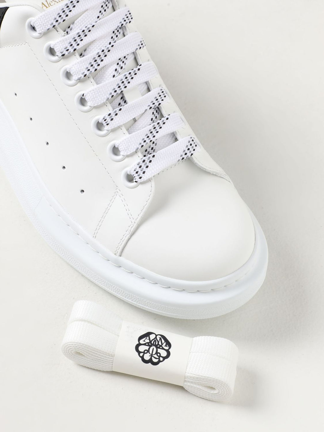 LEATHER SNEAKERS