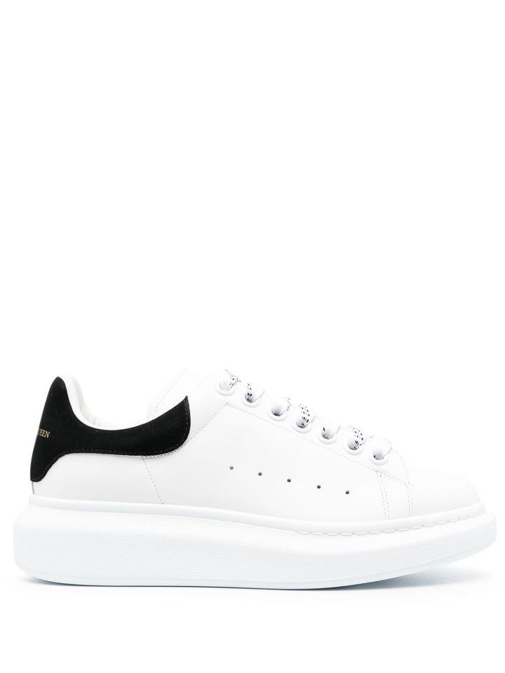 OVERSIZED SNEAKERS