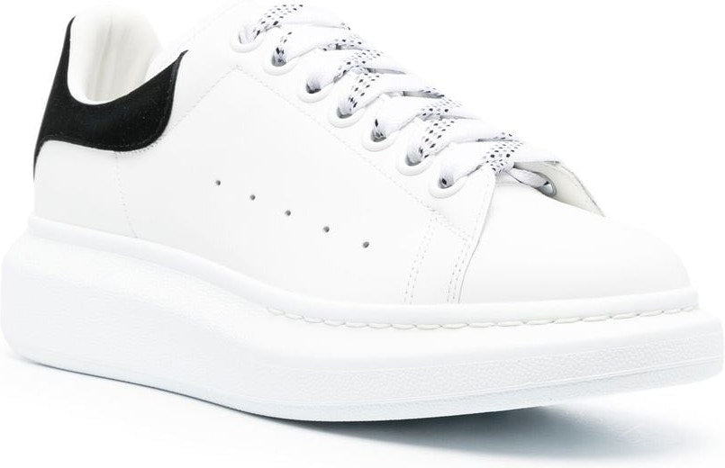 OVERSIZED SNEAKERS