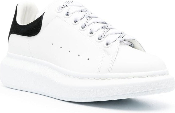OVERSIZED SNEAKERS