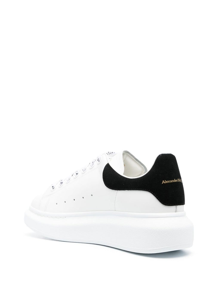 OVERSIZED SNEAKERS