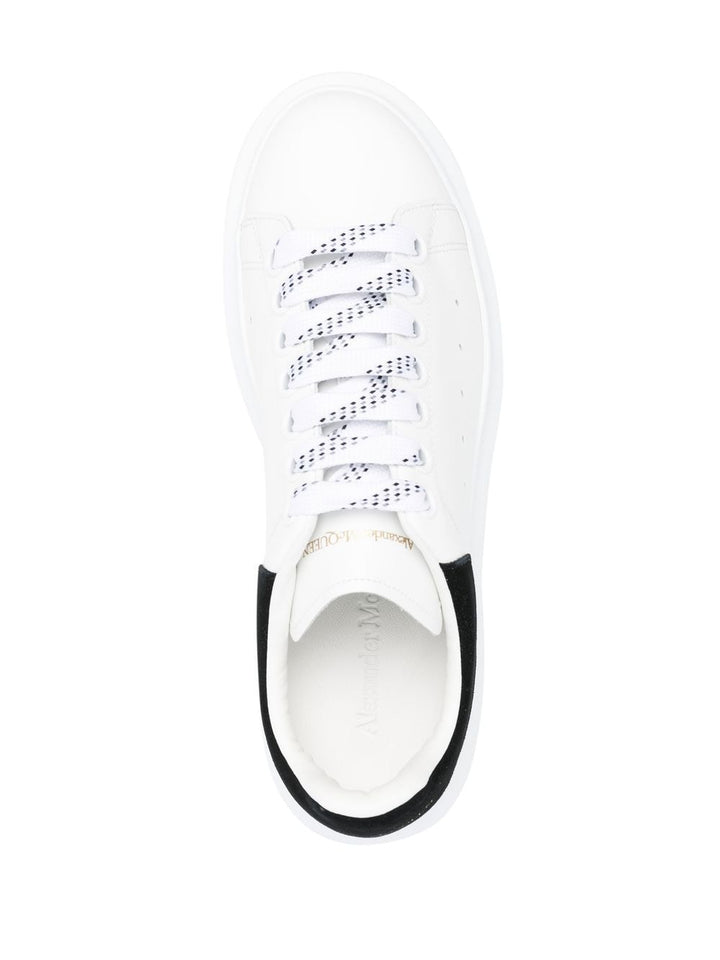 OVERSIZED SNEAKERS