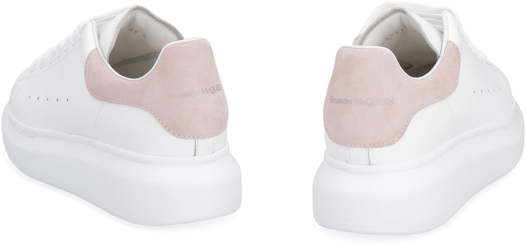OVERSIZED SNEAKERS