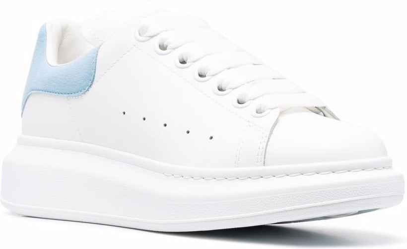 OVERSIZED SNEAKERS