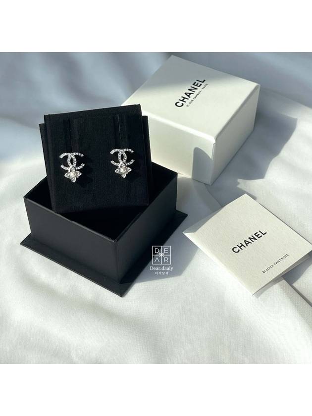 CC Logo Pearl Flower Earrings Silver Chanel