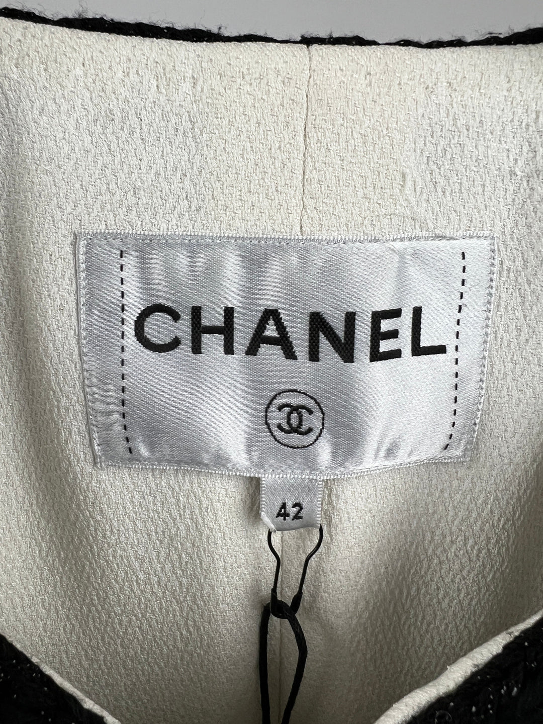 *SUPER HOT* Chanel 22C Black, White Metallic Tweed Trim Silk Jacket and Wide-Leg Trouser Set with Crystal CC Logo Detail Size FR 42-44 (UK 14-16) Jacket RRP ¬£5,420