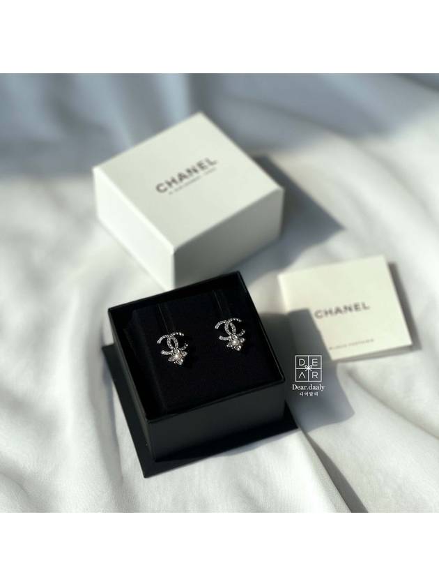 CC Logo Pearl Flower Earrings Silver Chanel