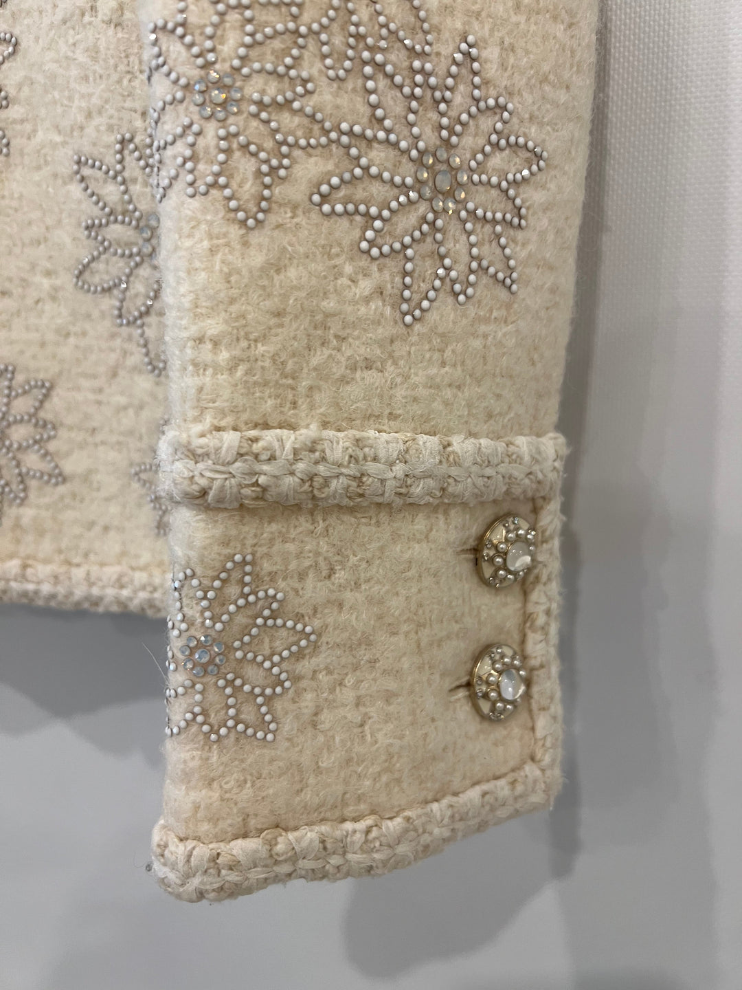 Top Quality Chanel 15A Paris-Salzburg Cream Tweed Jacket with Sequin Embellished Edelweiss and Pearl Buttons Size FR 36 (UK 8)