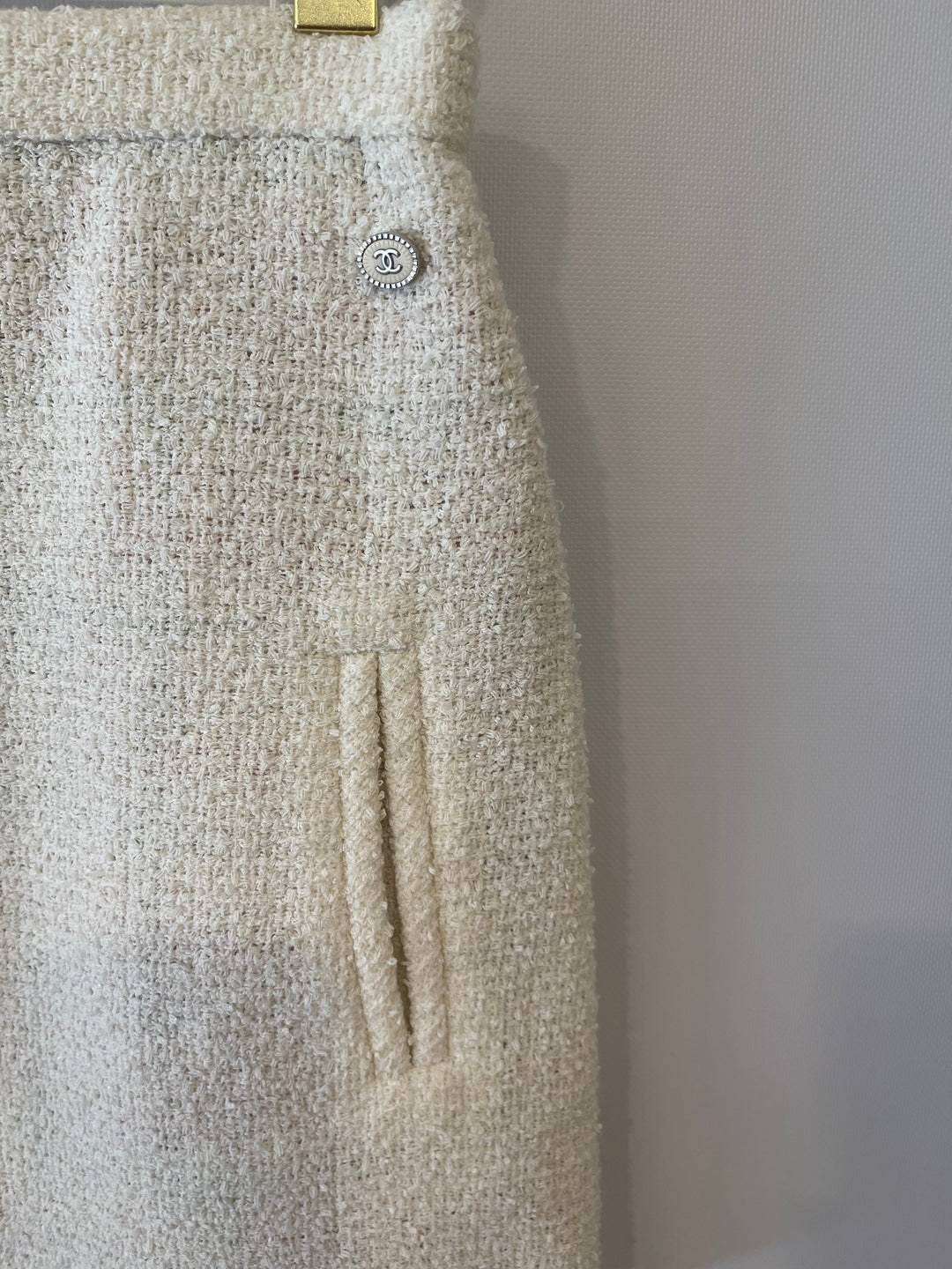 Top Quality Chanel Cream Tweed Mini Skirt with CC Logo Detailing Size FR 36 (UK 8)