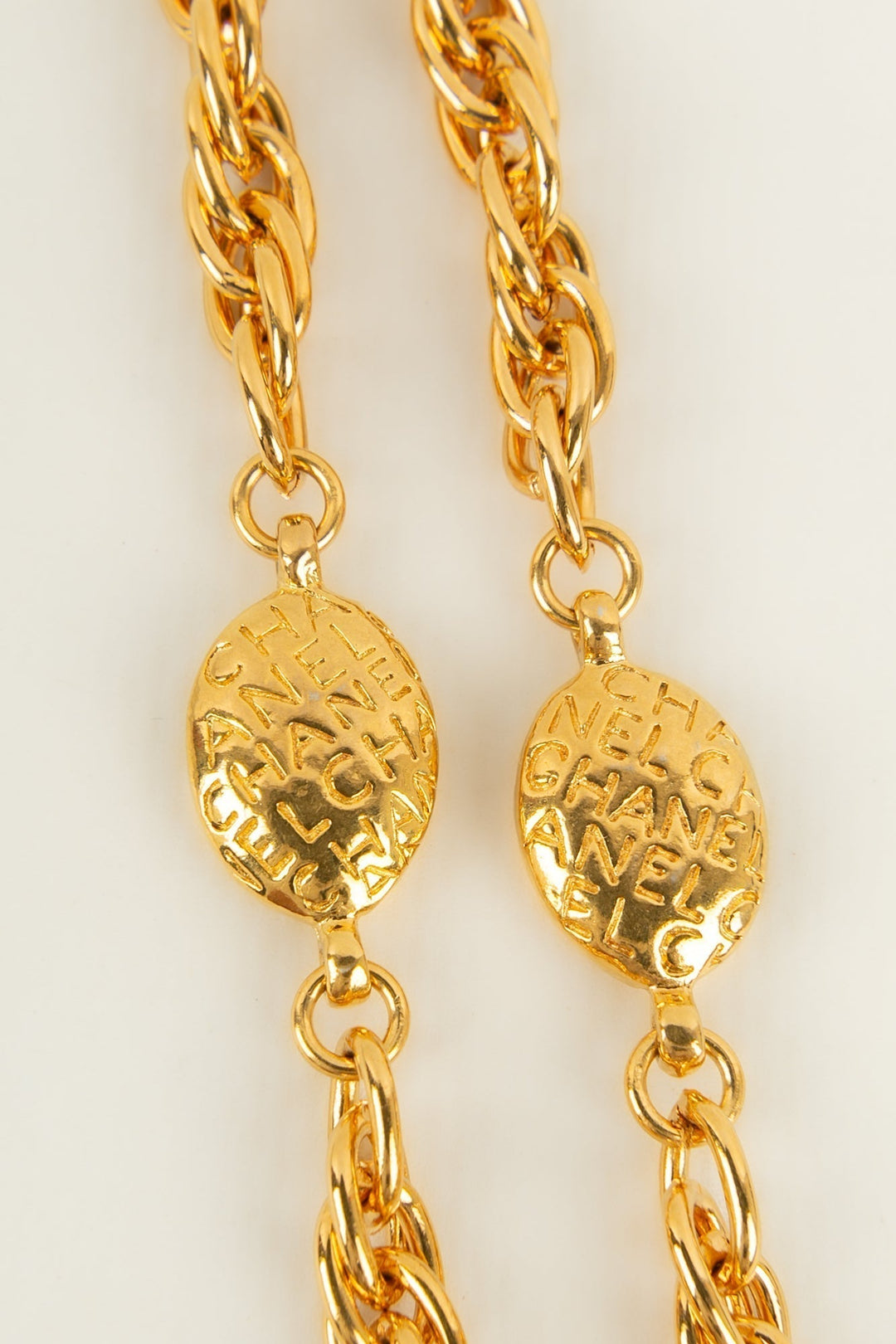 Collier / sautoir en m√©tal dor√© Chanel