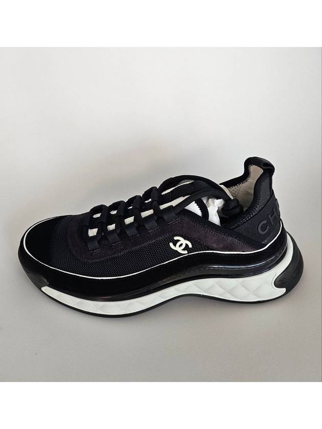 Mixed Fibers Fabric Suede Calfskin Low-Top Sneakers Black Chanel