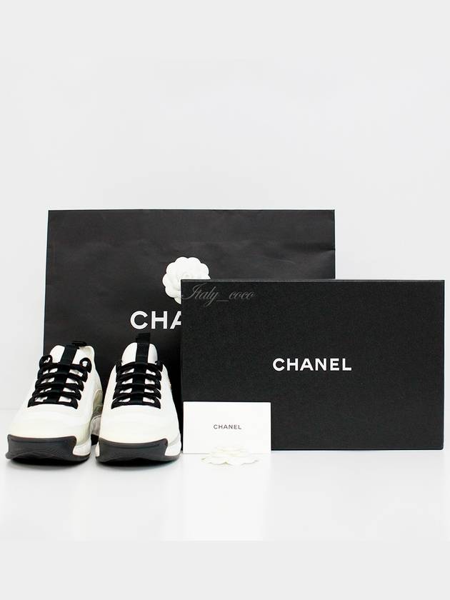 Mixed Fibers Velvet Calfskin Low Top Sneakers Ivory Chanel