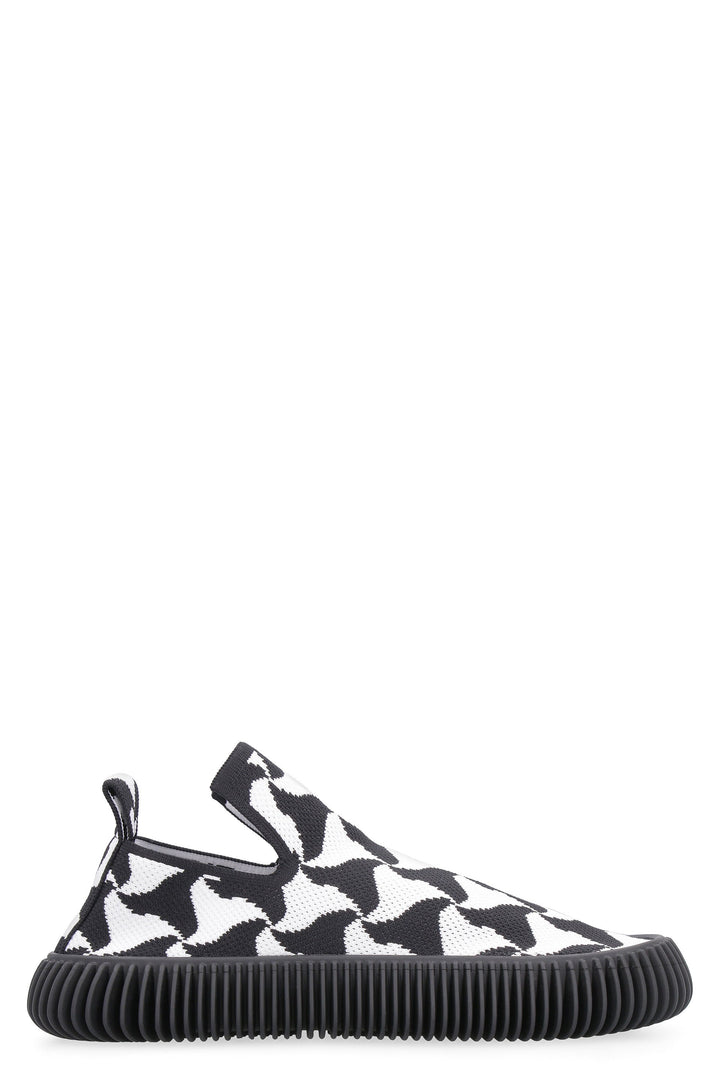 WAVY TRIANGLE SLIP-ON SNEAKERS