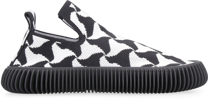 WAVY TRIANGLE SLIP-ON SNEAKERS