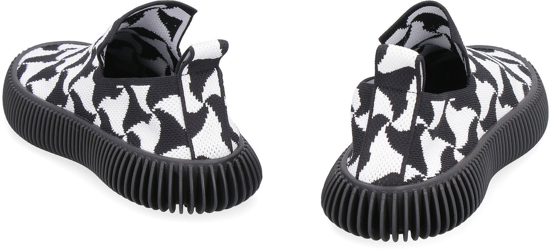 WAVY TRIANGLE SLIP-ON SNEAKERS
