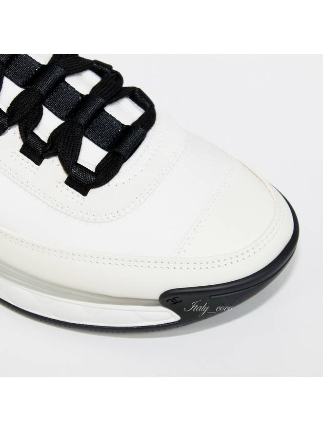 Mixed Fibers Velvet Calfskin Low Top Sneakers Ivory Chanel