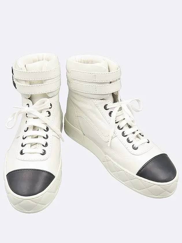 G45312 White leather high top sneakers size 38 Chanel