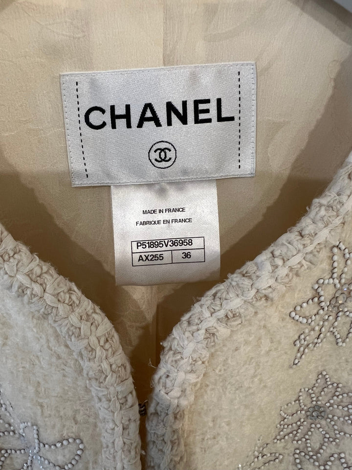 Top Quality Chanel 15A Paris-Salzburg Cream Tweed Jacket with Sequin Embellished Edelweiss and Pearl Buttons Size FR 36 (UK 8)