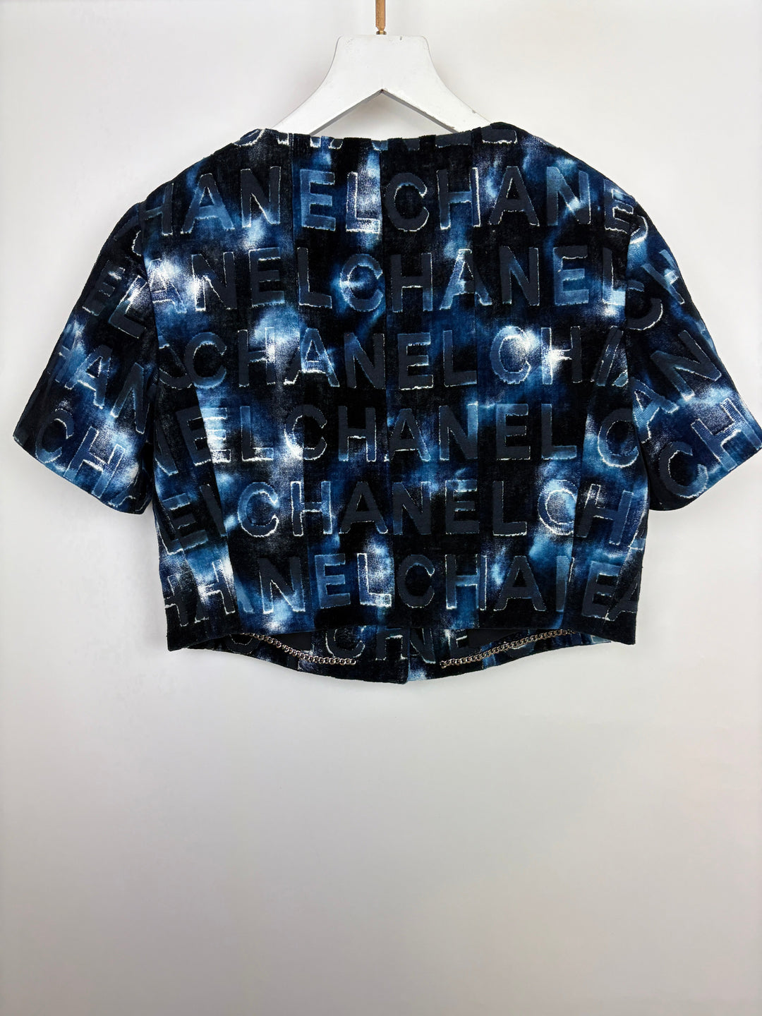 *HOT* Top Quality Chanel 21C Short Sleeve Jacket in Blue Logo Velvet with White Enamel & Crystal CC Button Detail Size FR 42 (UK 14)