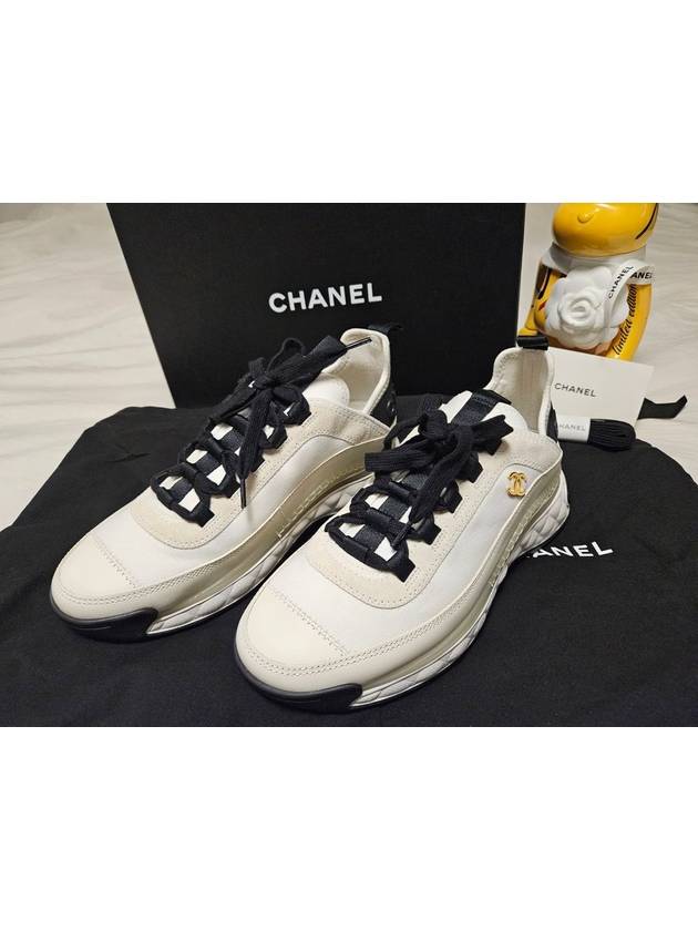 Mixed Fibers Velvet Calfskin Low Top Sneakers Ivory Chanel