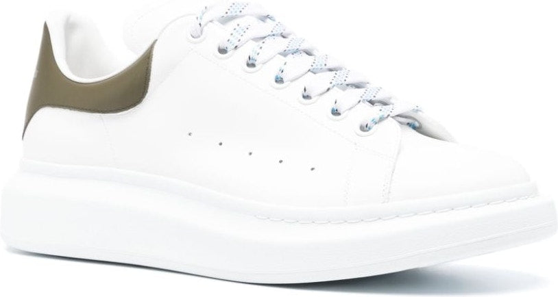 OVERSIZED SNEAKERS