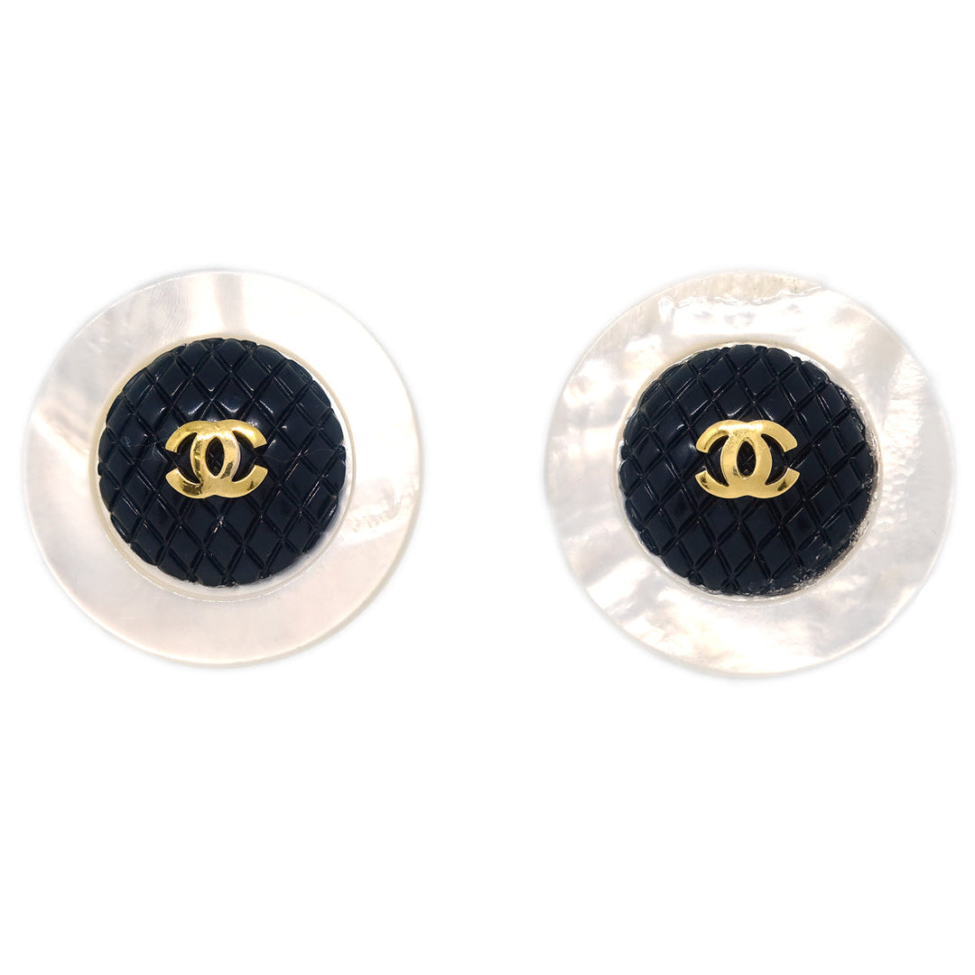Top Quality Chanel White Black Button Shell Earrings Clip-On 95P