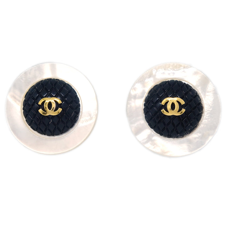 Top Quality Chanel White Black Button Shell Earrings Clip-On 95P
