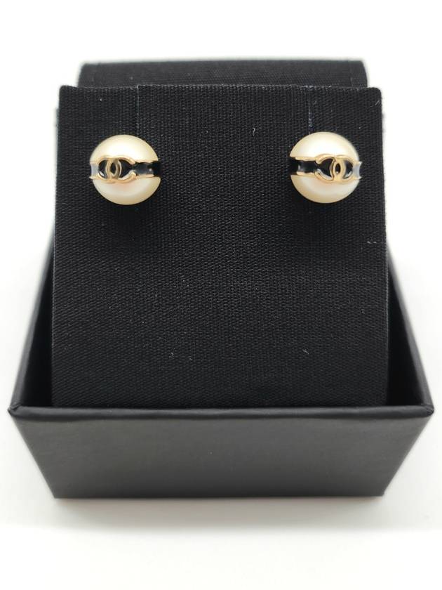 CC Logo Pearl Stud Earrings Black White Chanel