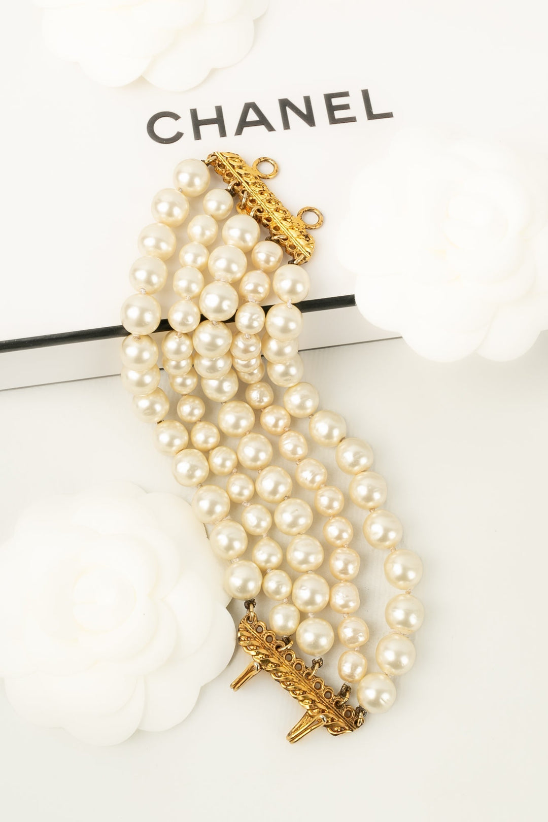 Bracelet de perles nacr√©es Chanel