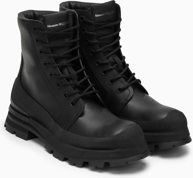 WANDER BLACK LEATHER BOOT