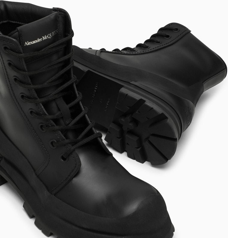 WANDER BLACK LEATHER BOOT