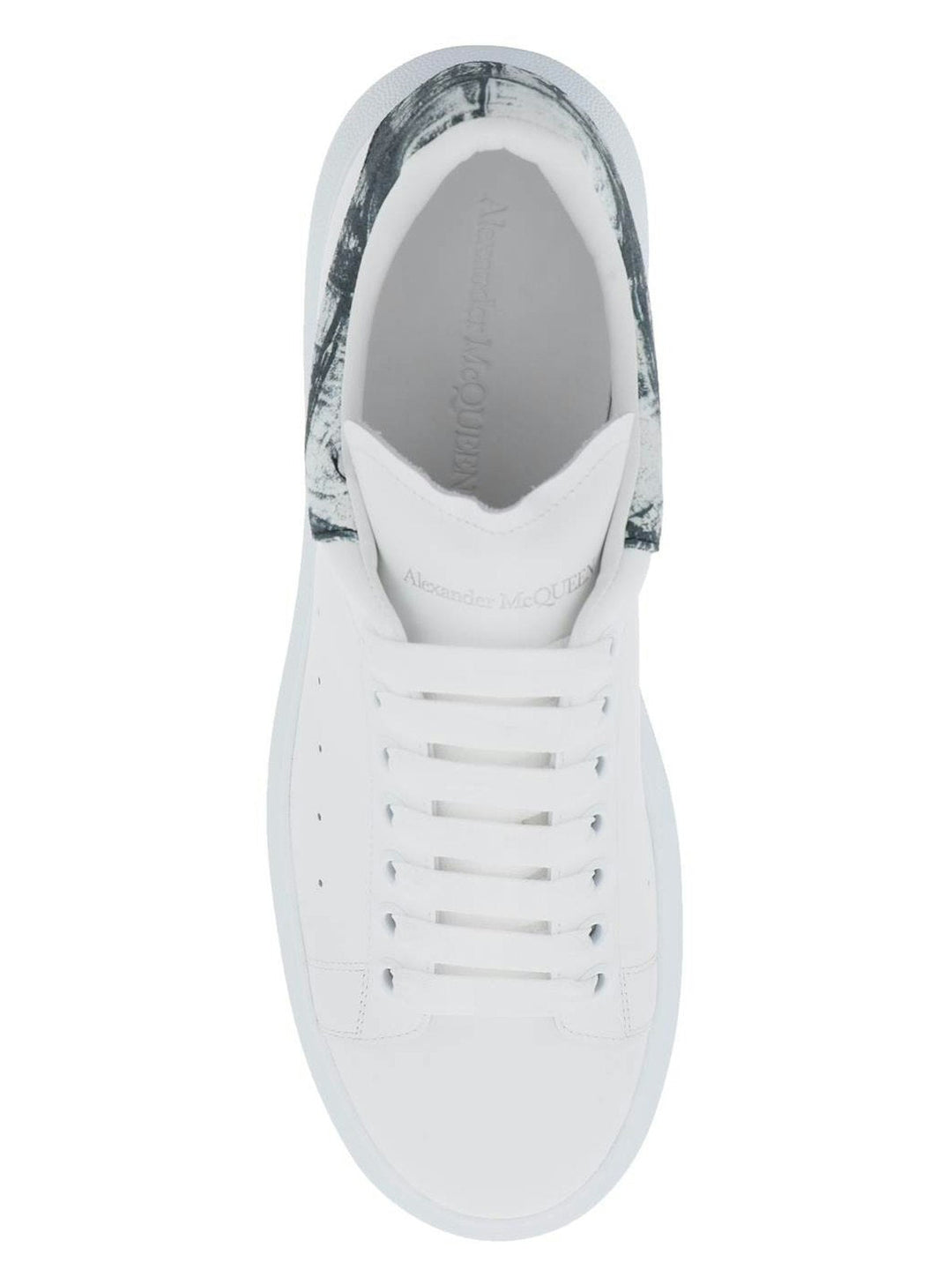BLACK AND WHITE OVERSIZED TRAINER
