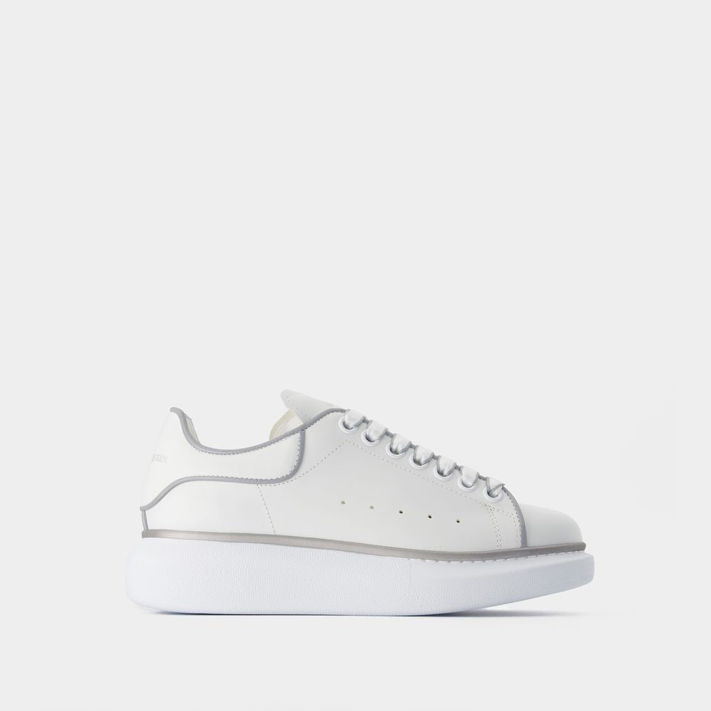 OVERSIZED SNEAKERS