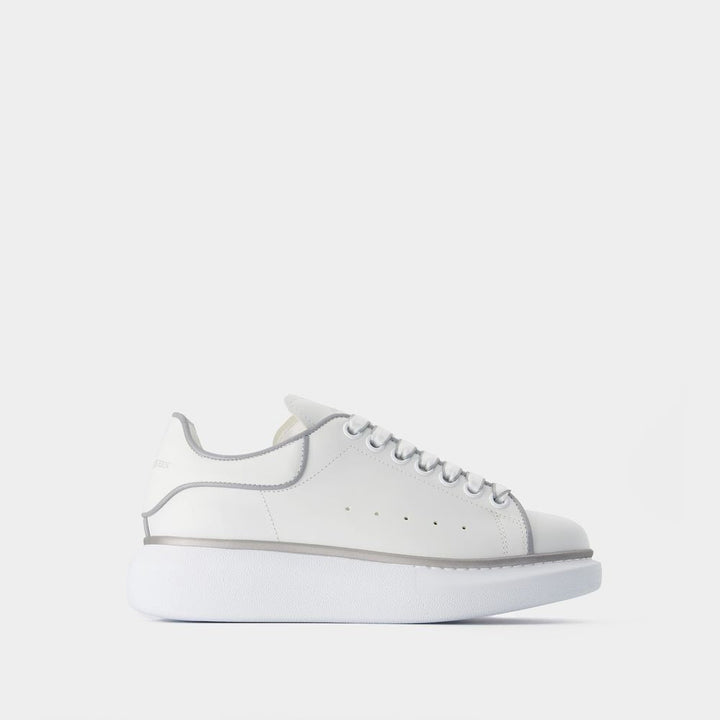 OVERSIZED SNEAKERS