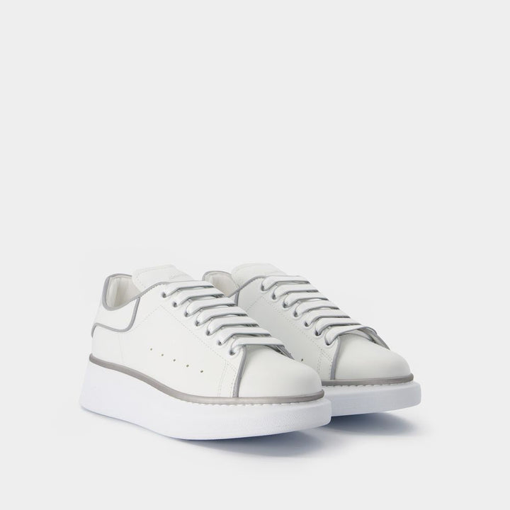 OVERSIZED SNEAKERS