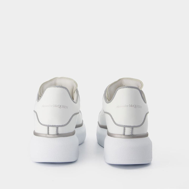 OVERSIZED SNEAKERS