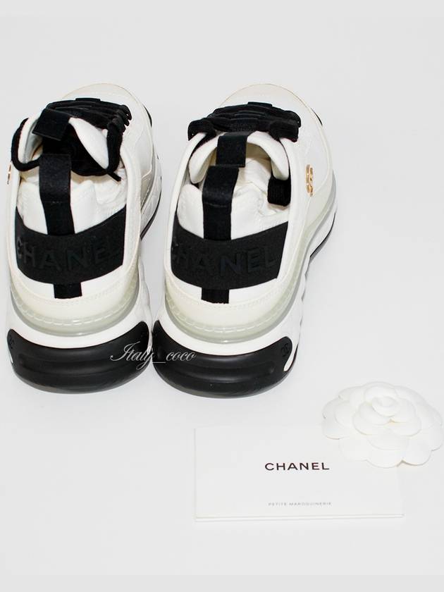 Mixed Fibers Velvet Calfskin Low Top Sneakers Ivory Chanel