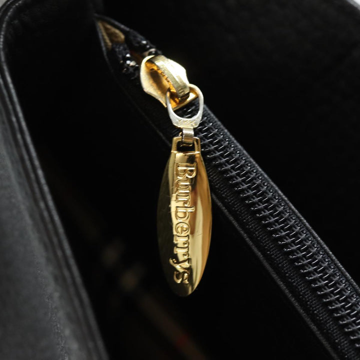 BurberrySs Hand Bag Leather Black Auth 79491