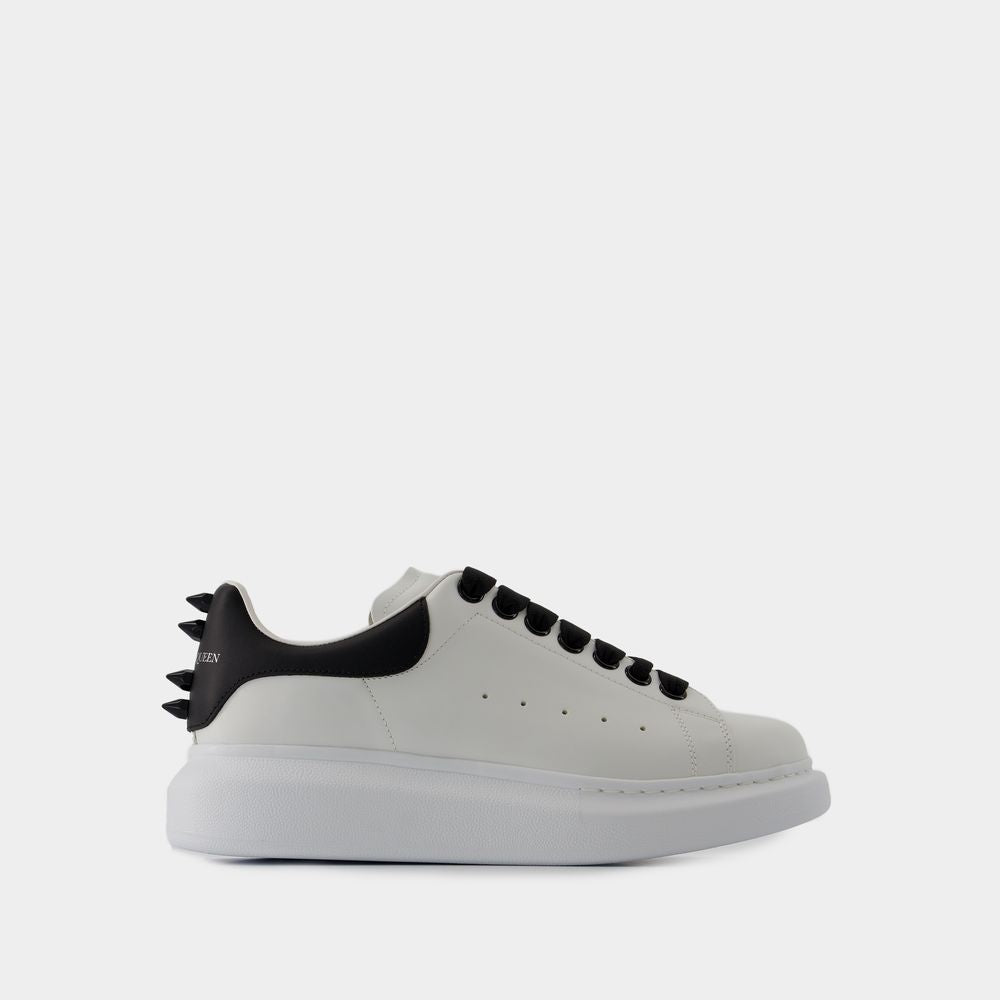 OVERSIZED SNEAKERS