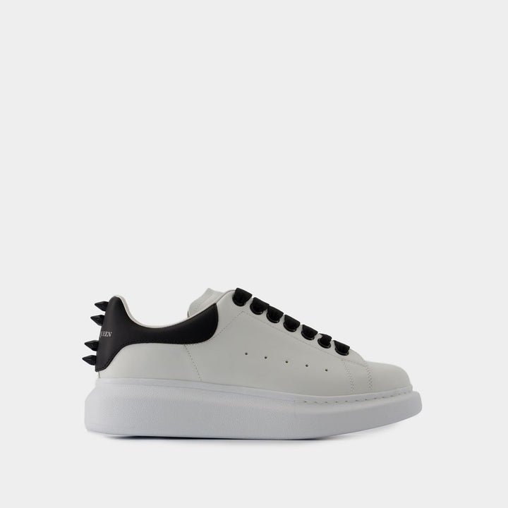OVERSIZED SNEAKERS