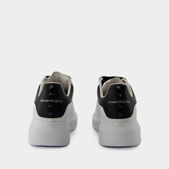 OVERSIZED SNEAKERS