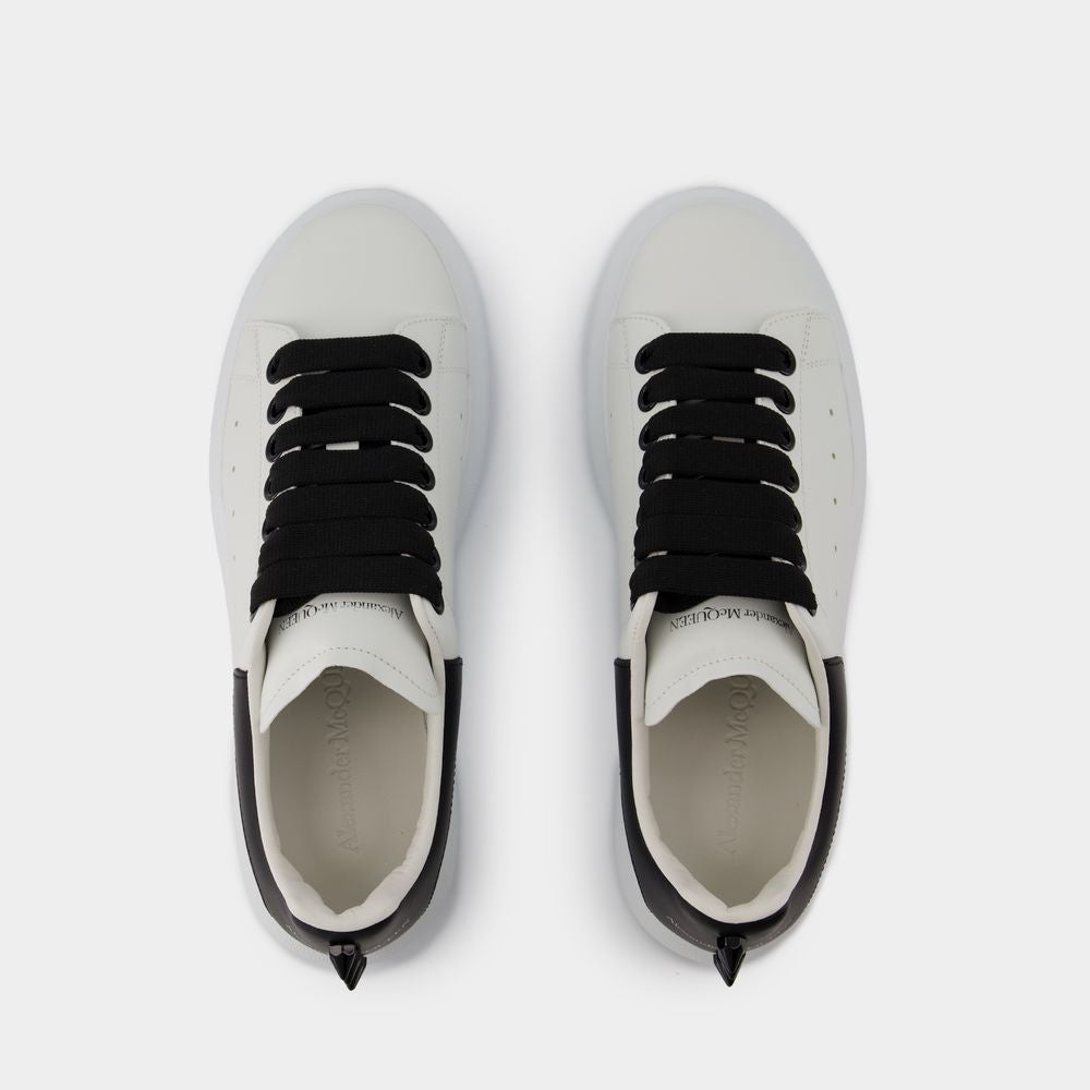 OVERSIZED SNEAKERS