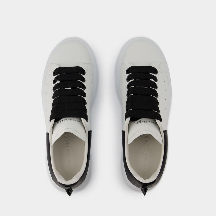 OVERSIZED SNEAKERS