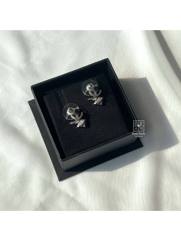 CC Logo Pearl Flower Earrings Silver Chanel