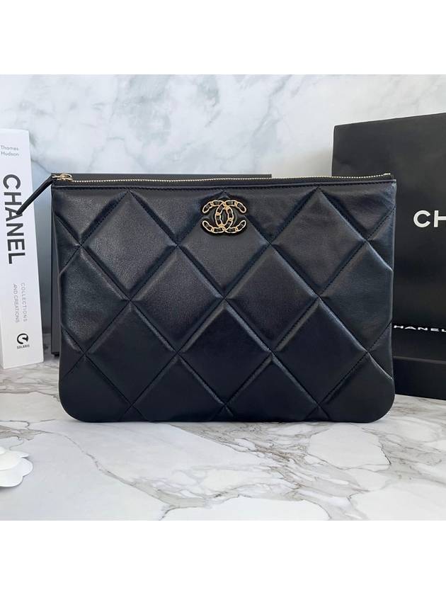 19 Medium Lambskin Clutch Bag White Chanel