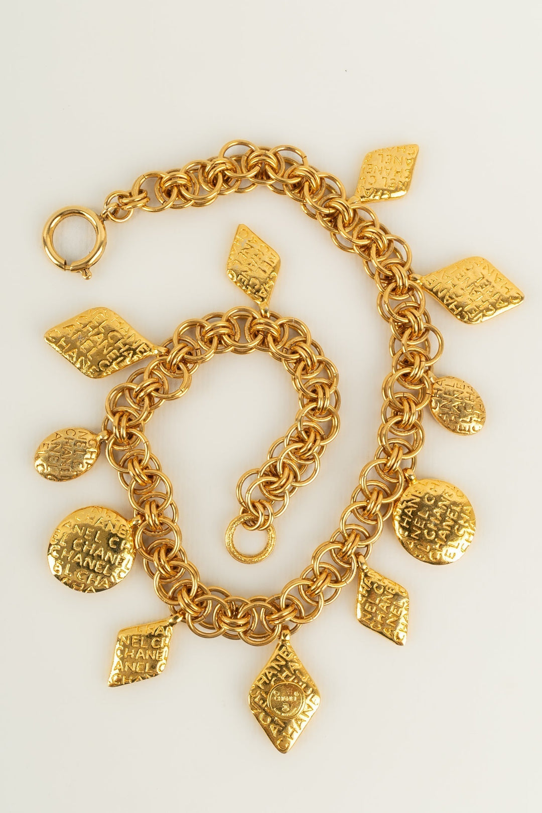 Collier dor√© Chanel